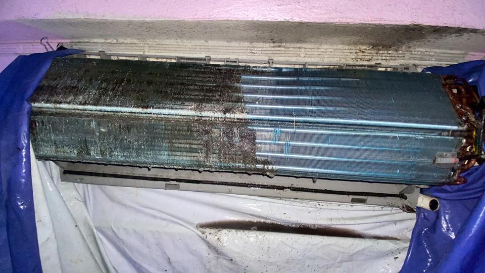 คอยล์เย็นสกปรกก่อนล้าง